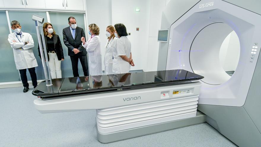 El Negrín estrena un acelerador que permite personalizar la radioterapia