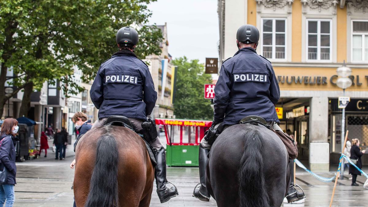 Dos agentes de la Policía de Alemania.
