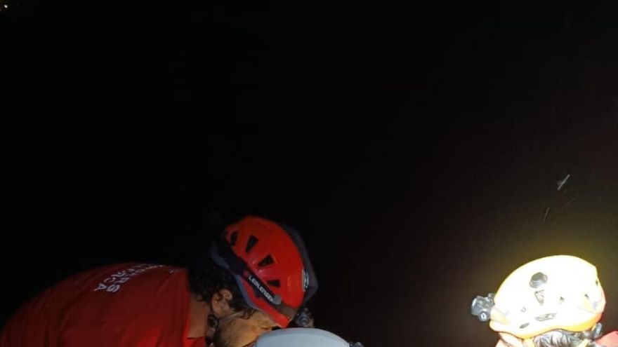 FOTOS | Las imágenes del rescate de una pareja de escaladores atascada a 250 metros de altura en sa Gubia, en Bunyola