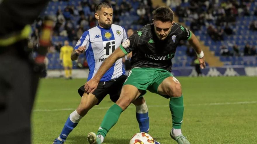 El Alcoyano recibe al Hércules con urgencias y un nuevo cisma entre afición y propiedad
