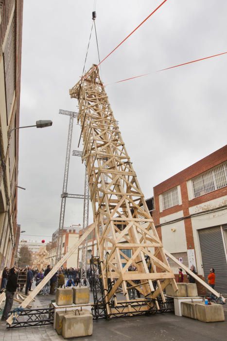 Simulacro de la plantá de la falla del ayuntamiento