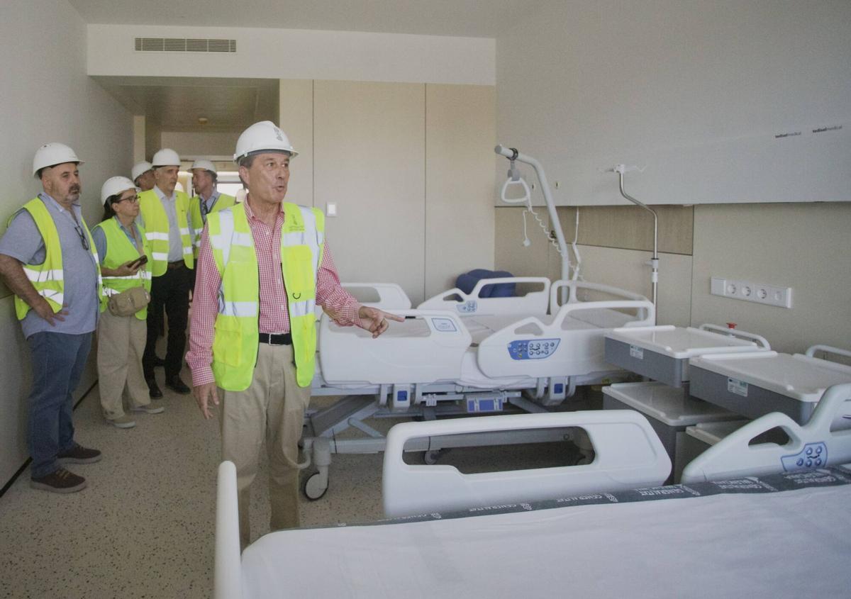 VALENCIA. C.V. El conseller de sanidad, Mariano Gomez, visita las obras del nuevo edificio de hospitalizacion del Hospital Clinico. (FOTOS: LUCIA COMPANY)