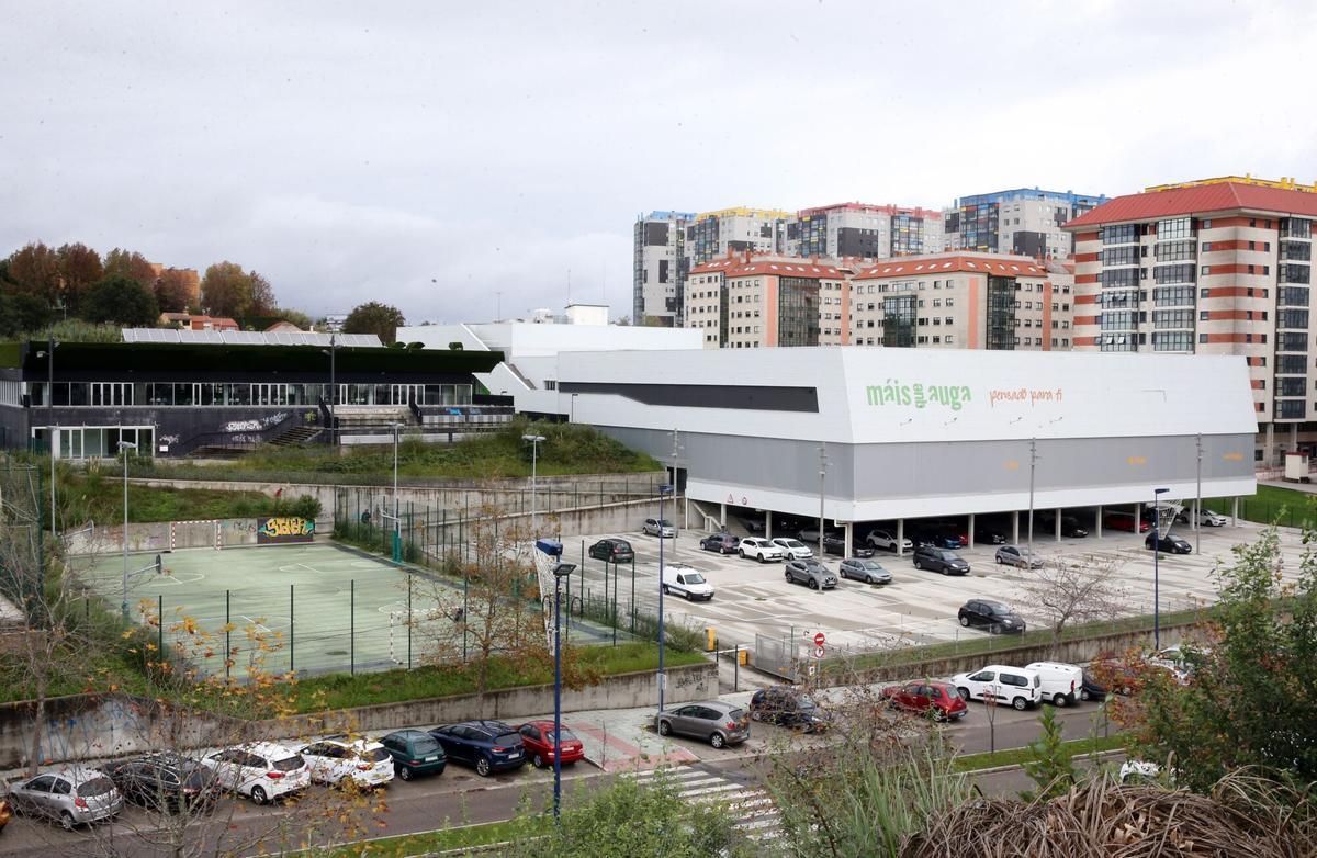 Complejo deportivo Máis que Auga de Navia.