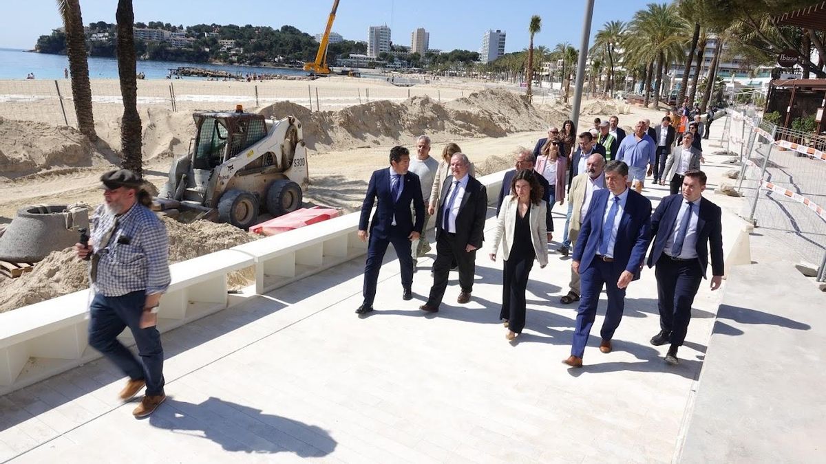 Visita institucional de este lunes a la obra de reforma del paseo litoral de Magaluf