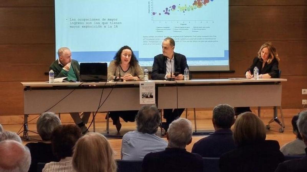 Por la izquierda, Antonio Bahamonde, Begoña Cueto, Alberto González e Isabel Rivera.