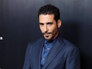 Miguel Ángel Silvestre, embajador de Canarias en Francia con 'Weiss y Morales'