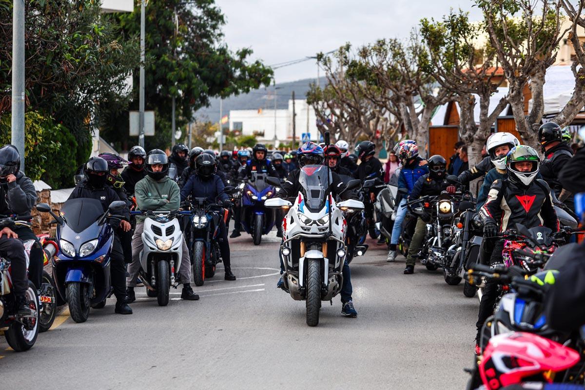 El cortejo fúnebre del Pitiús Team Motoclub al joven motorista fallecido en Ibiza