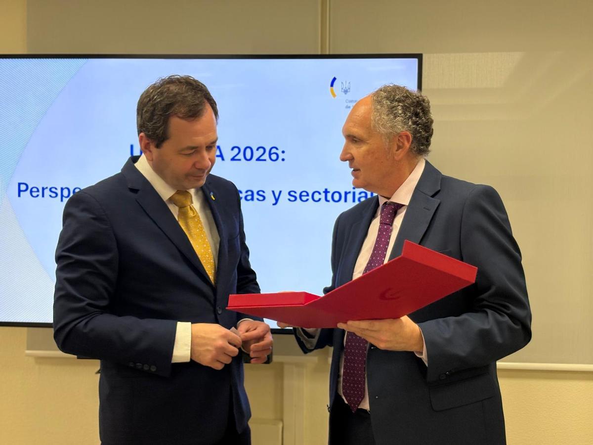 Un momento de la presencia del cónsul en la Cámara de Comercio.