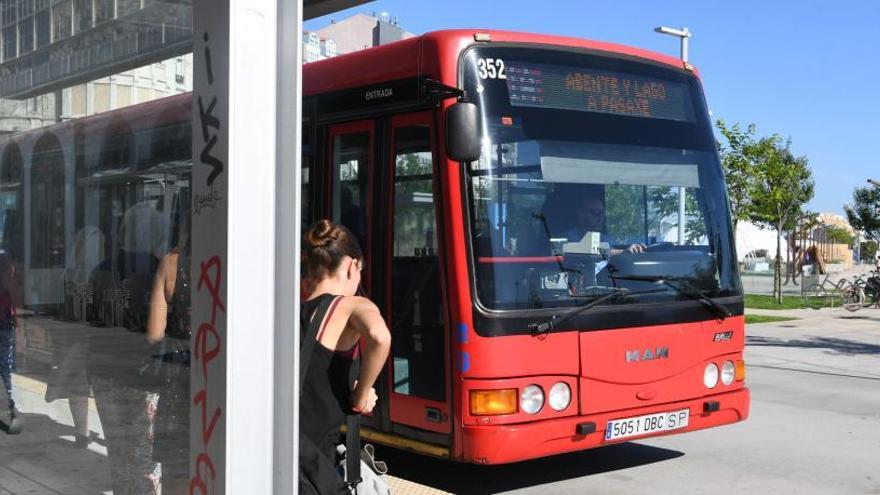 El Concello quiere bajar diez céntimos las tarifas del billete de bus urbano