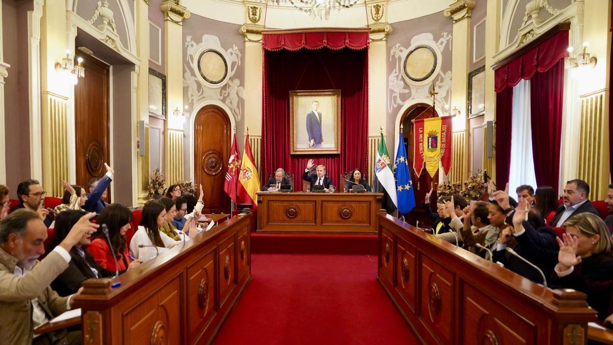La vivienda enfrenta a PP y PSOE en Badajoz:  Menos anuncios y más viviendas  frente a las ayudas al alquiler