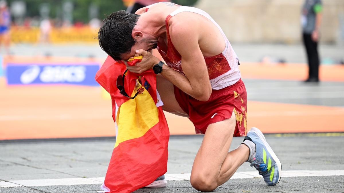 Álvaro Martín, emocionado tras su oro en 20 km marcha