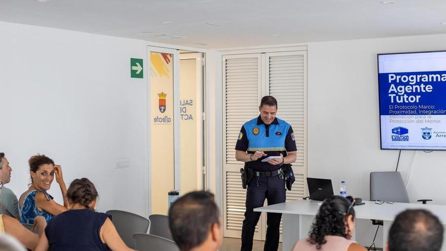 La Policía Local de Arrecife coordina con los centros educativos la prevención de riesgos entre menores