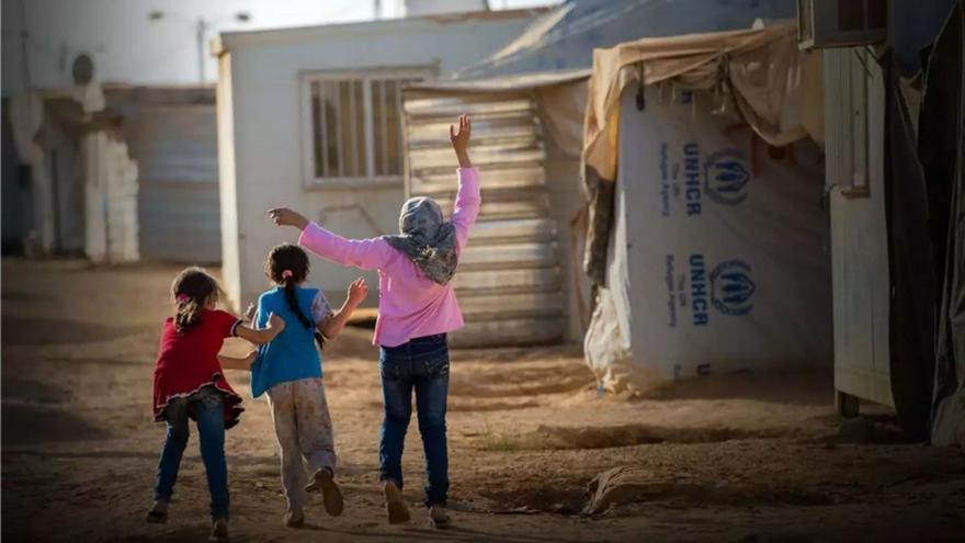 Tres niños, en un campamento de refugiados. |   // EP