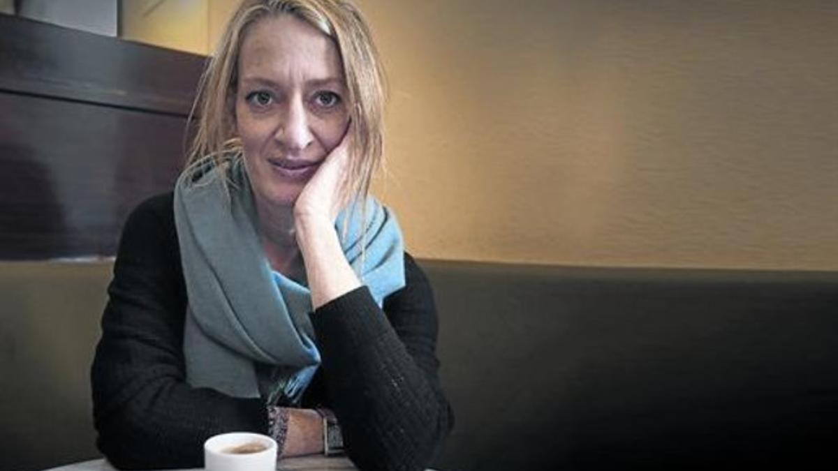 La escritora barcelonesa Milena Busquets, autora de la novela 'También esto pasará', en una cafetería de Sarrià.