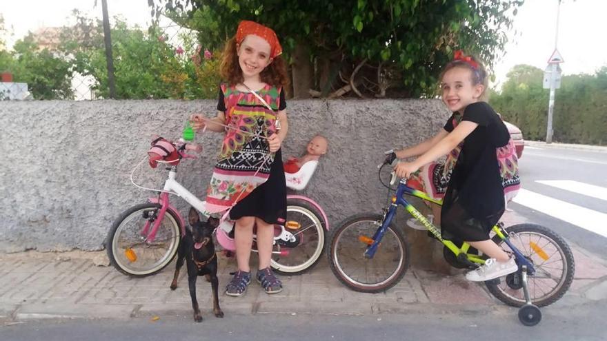 Pasear en bici con los niños ayuda a que aprendan de seguridad vial a la par que juegan L. O.