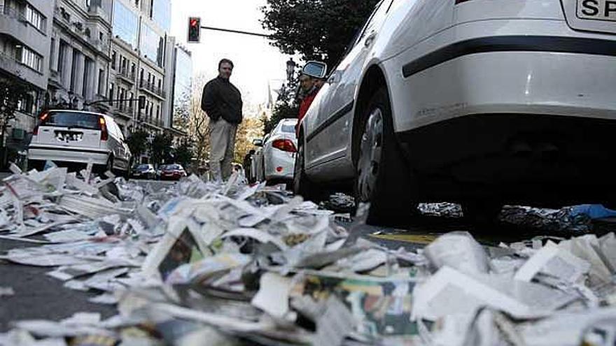 Los huelguistas ensucian el centro de Vigo con papeles