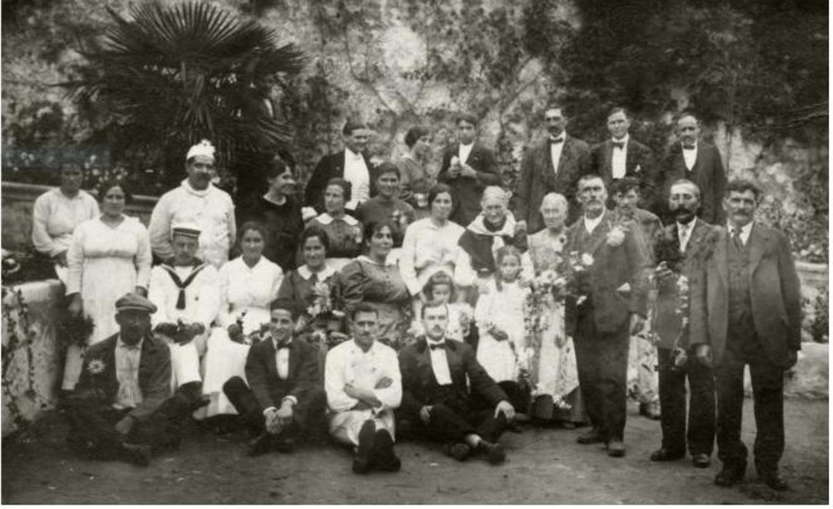 Traballadores da casa do Foxón. Cara o ano 1920.