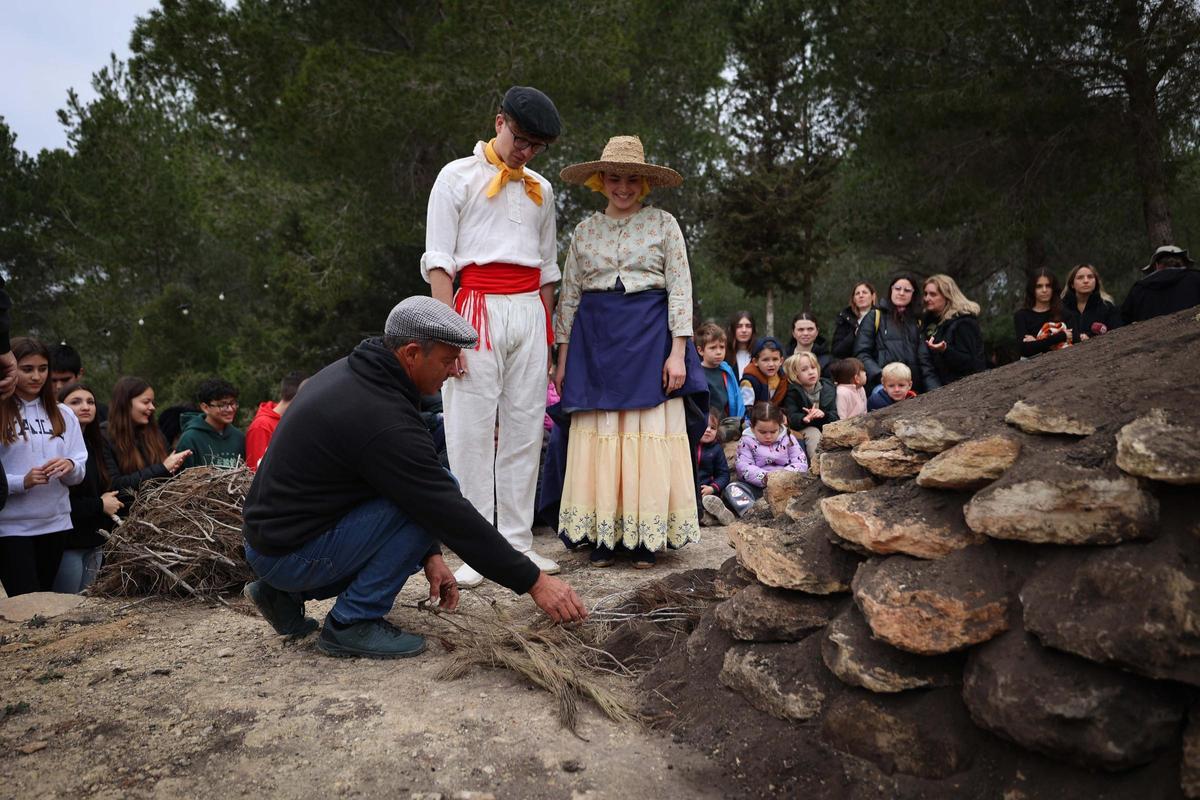 La 'sitja' de sa Rota d'en Coca es una de las múltiples actividades de la Associació de Vesins de Corona