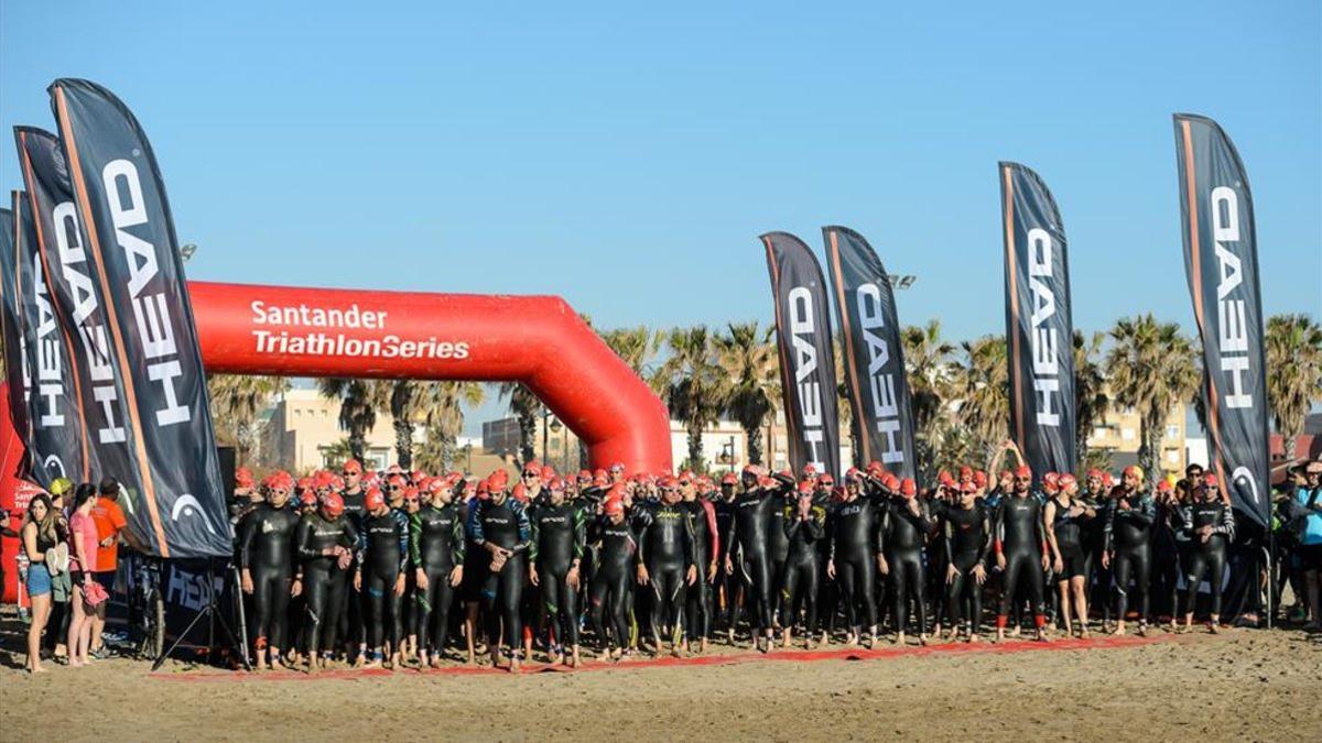 Momento de la salida en la playa de la Malvarosa