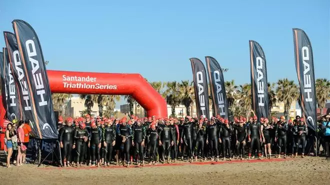 El Triatló del Marítim reúne a 1.700 deportistas en una gran jornada de triatlón popular