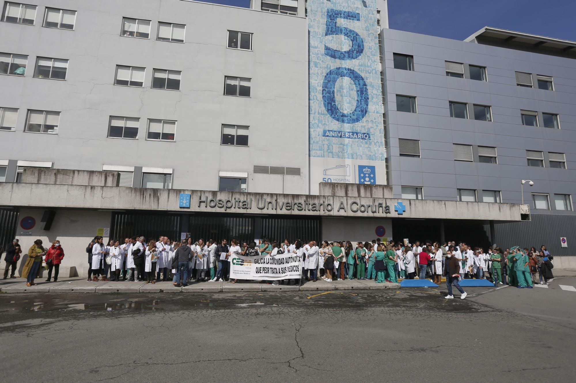 Huelga de médicos en Galicia: 200 facultativos protestan en A Coruña