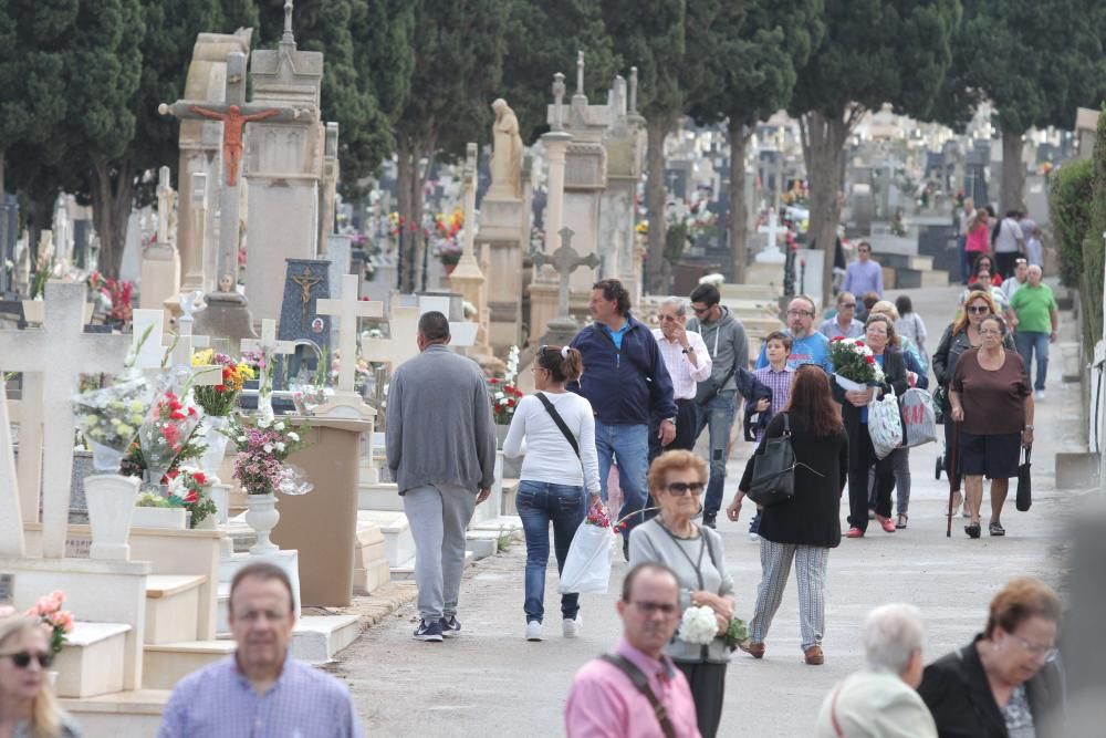 Los Remedios se llena de homenajes a los difuntos