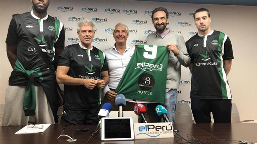 El Cáceres debuta en su pabellón con la ausencia de Víctor Serrano