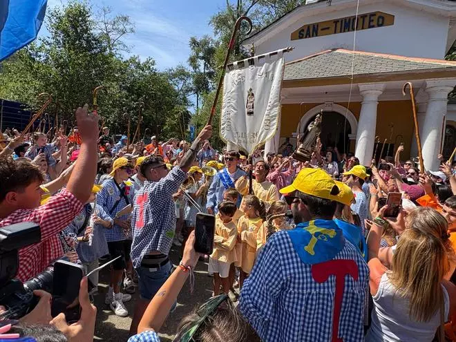San Timoteo vuelve a bailar en Luarca
