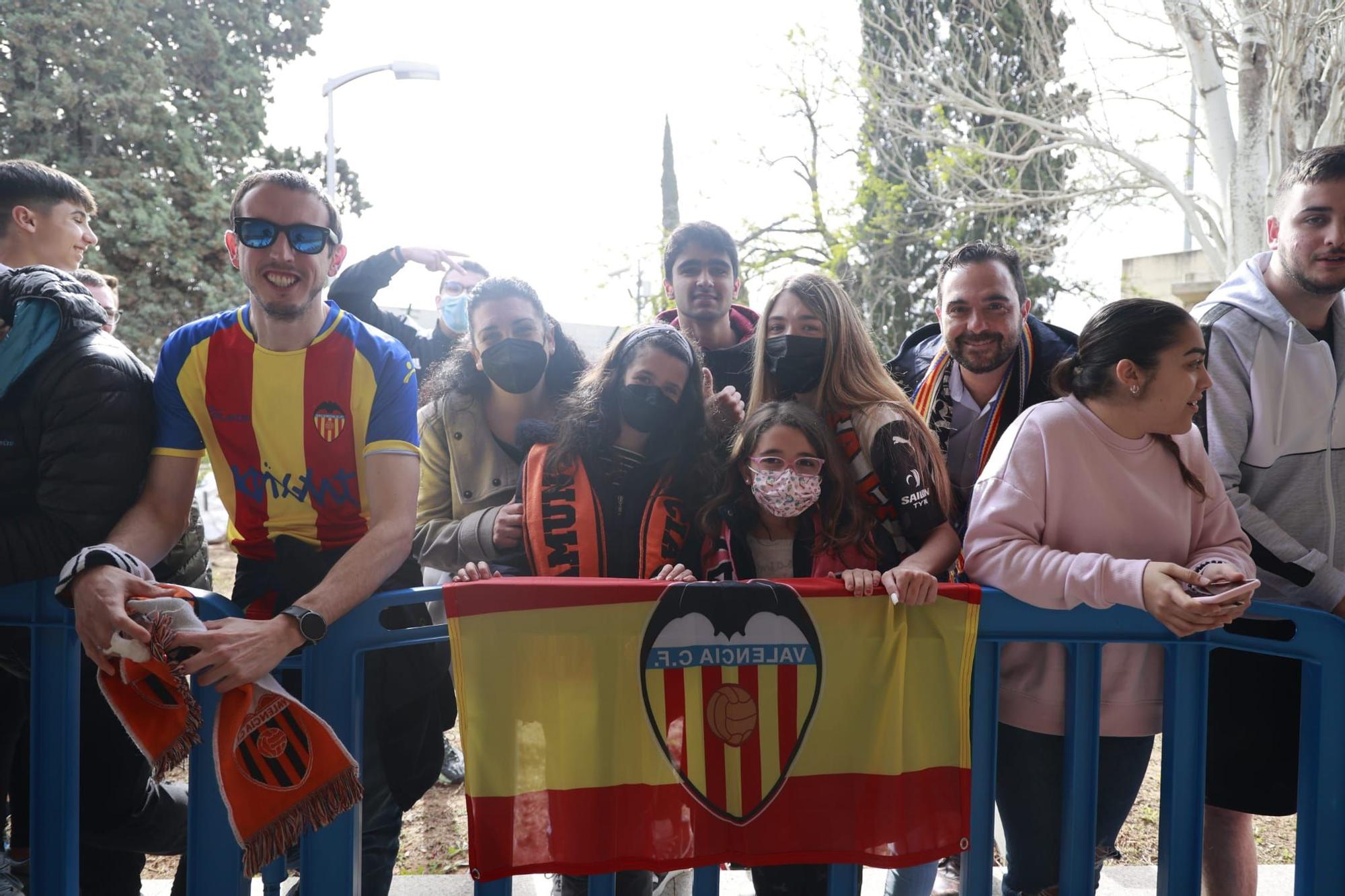 Comienza la peregrinación de los valencianistas a La Cartuja