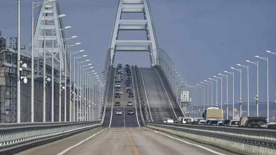 Ucrania lanza un ataque contra un puente clave que une Rusia con Crimea