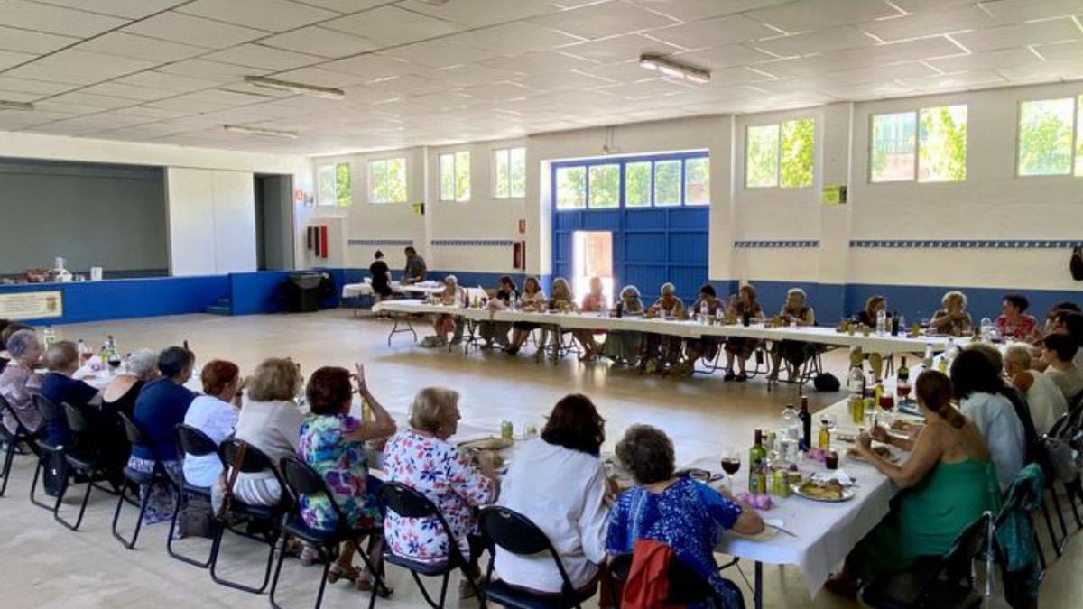 Las socias disfrutaron de una comida de convivencia. |    