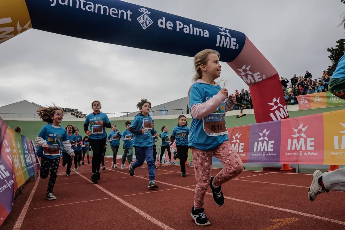 FOTOS | La XVI Cursa Infantil de Reis llena Son Moix de ilusión, deporte y ambiente familiar tras aplazarse por el mal tiempo