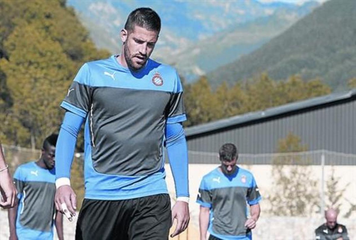 Kiko Casilla, a l’entrenamentde l’Espanyol, dimarts a Garòs. Kiko Casilla, a l’entrenamentde l’Espanyol, dimarts a Garòs.