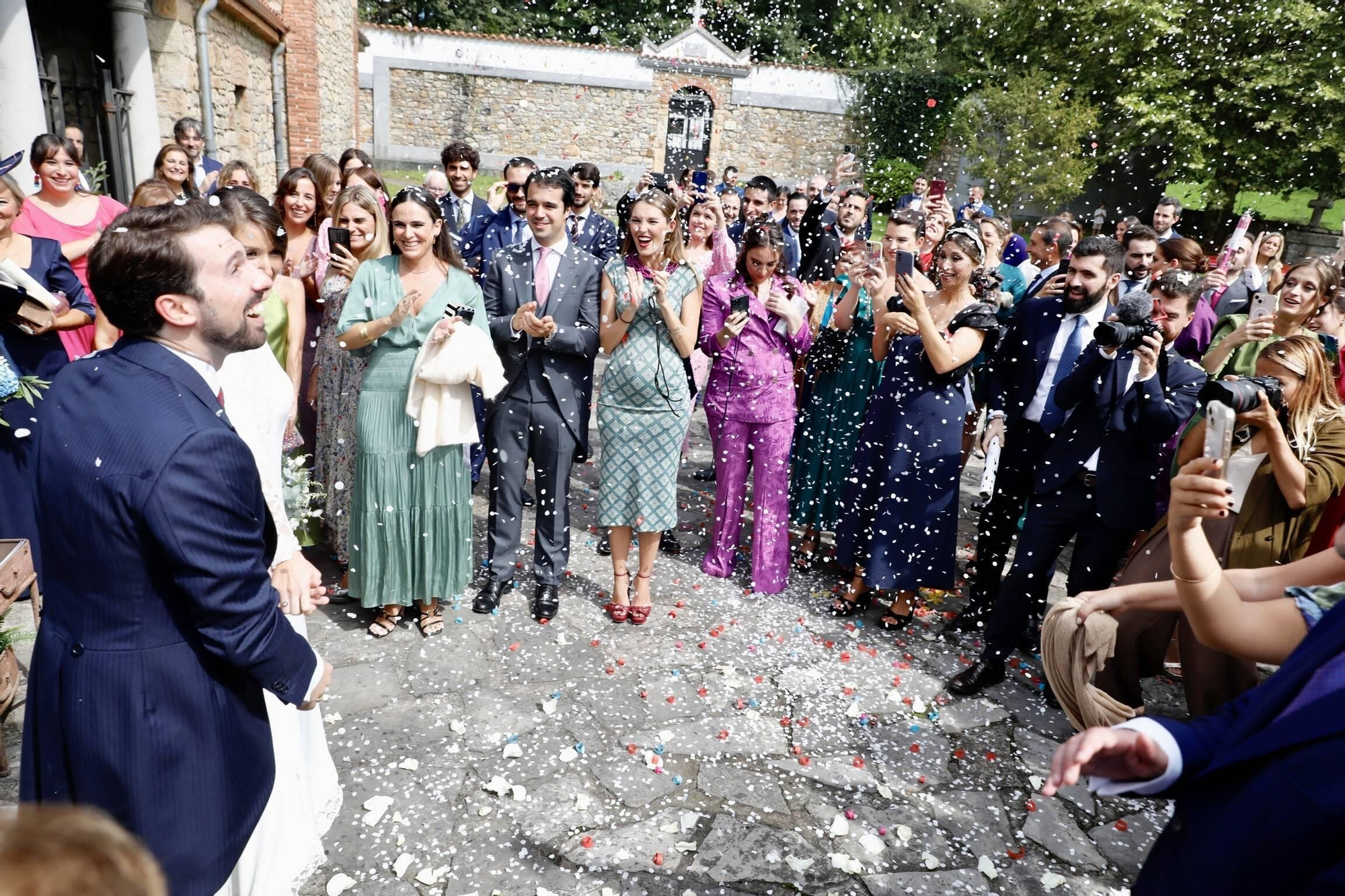 El Rey Felipe VI, testigo de excepción en la boda de su ahijado en Gijón (en imágenes)