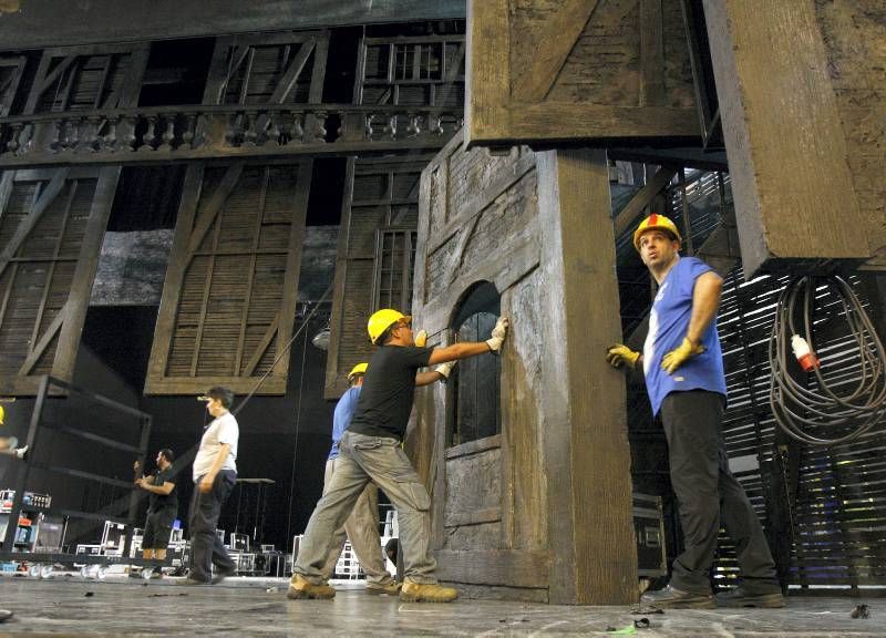 Fotogalería: Así se monta el escenario de 'Los miserables'