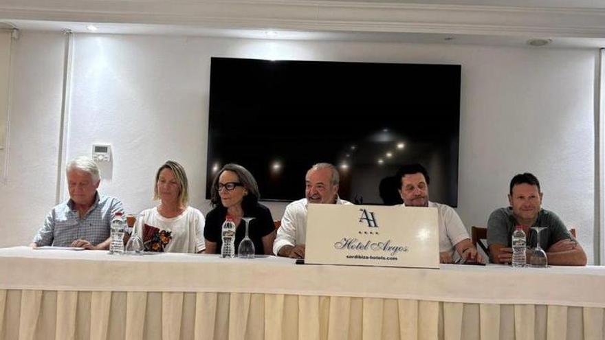 Los vecinos de s'Illa Plana exigen al Ayuntamiento de Ibiza que anule la licencia "ilegal" de la sala de fiestas