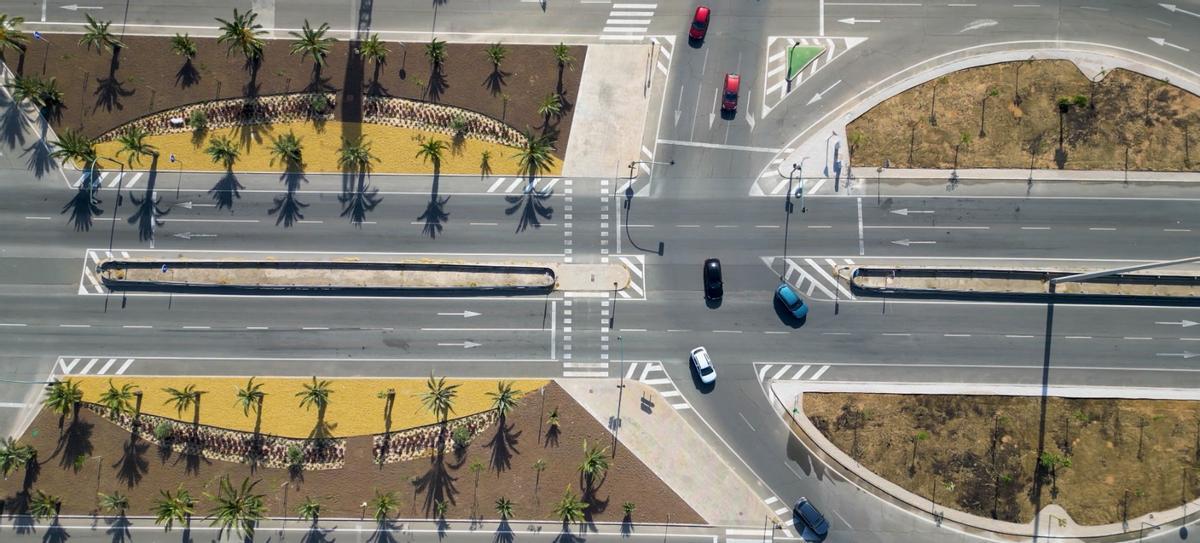 Vista de dron de la zona ajardinada en la entrada a Elche desde Crevillent