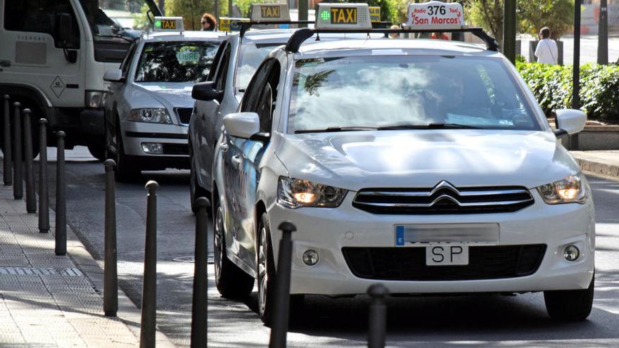 Taxistas en Santa Cruz.