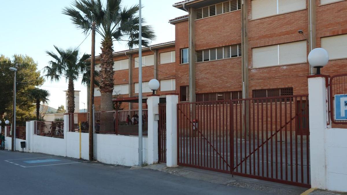 La rehabilitación del IES Ximén d’Urrea de l’Alcora, inaugurado en 1983, es una reivindicación de la comunidad educativa.