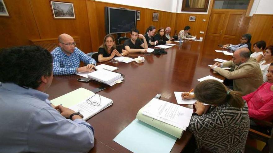 Gobierno y oposición discreparon en una larga comisión acerca de la cesión. // Bernabé / Víctor Espiño