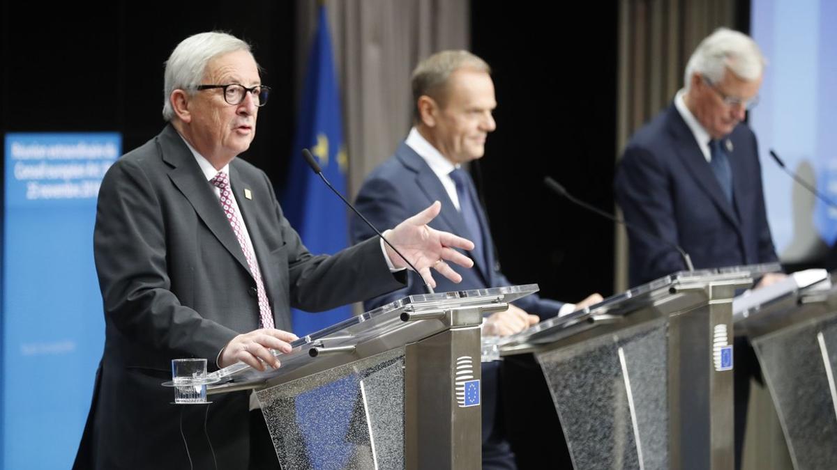 Juncker, Tusk y Barnier explican el acuerdo europeo sobre el 'brexit'.