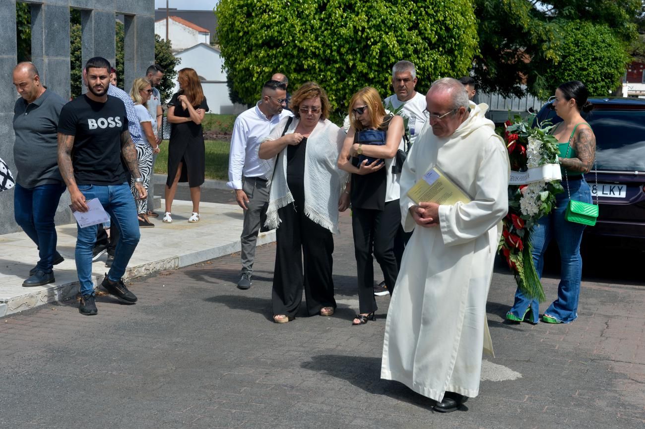 Ángel Ferrera ya descansa en el cementerio