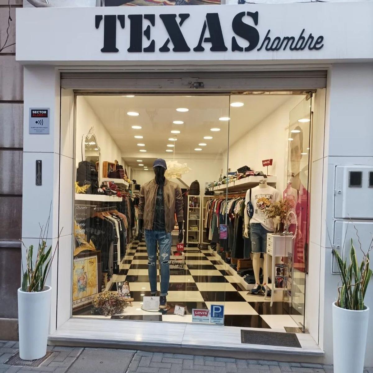 Imagen de la tienda de Texas Hombre, un referente en moda masculina, antes de cerrar sus puertas.