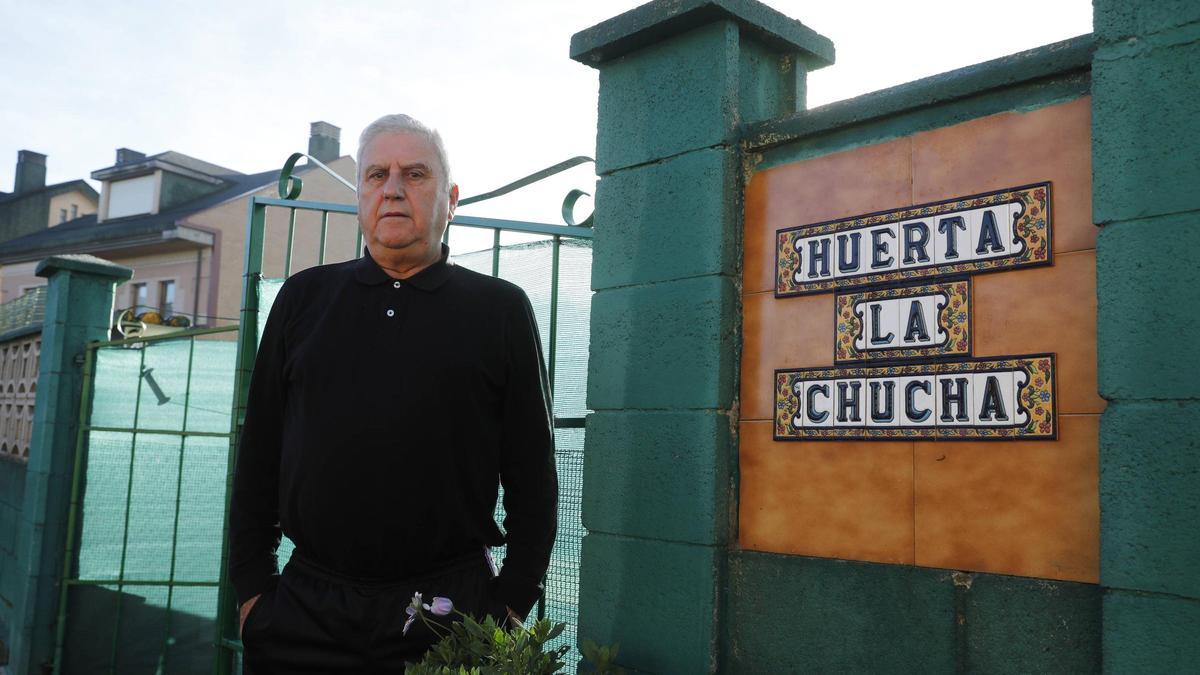 Avelino Cadavieco, en la Huerta de La Chucha, en Olivares.