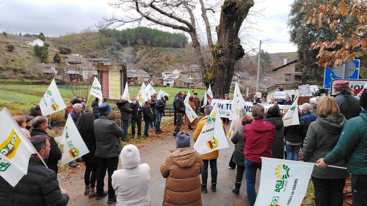 Sin tren y con carreteras "del viejo régimen": así discurre la protesta en Rihonor
