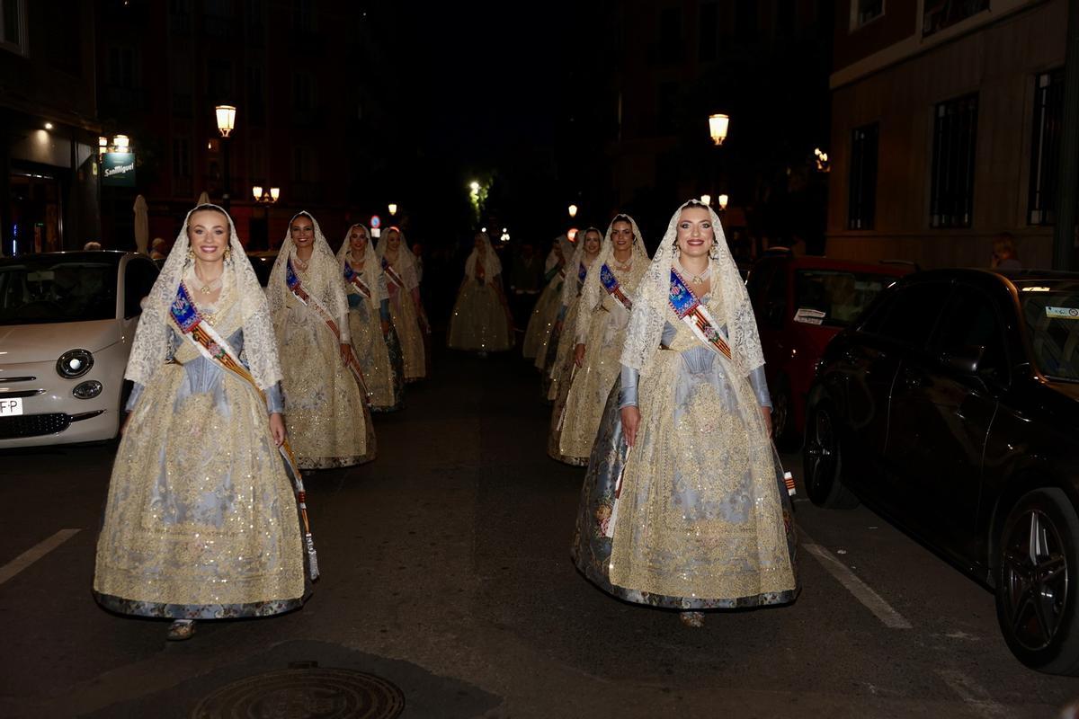 El Cristo de la Fe desfila por Saïdía acompañado por Carmen Prades y la corte mayor