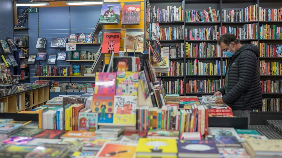 Barcelona 31 10 2020  Las librerias se llenan de gente debido a posibles confinamientos  Libreria Norma comics  FOTOGRAFO SERGI CONESA