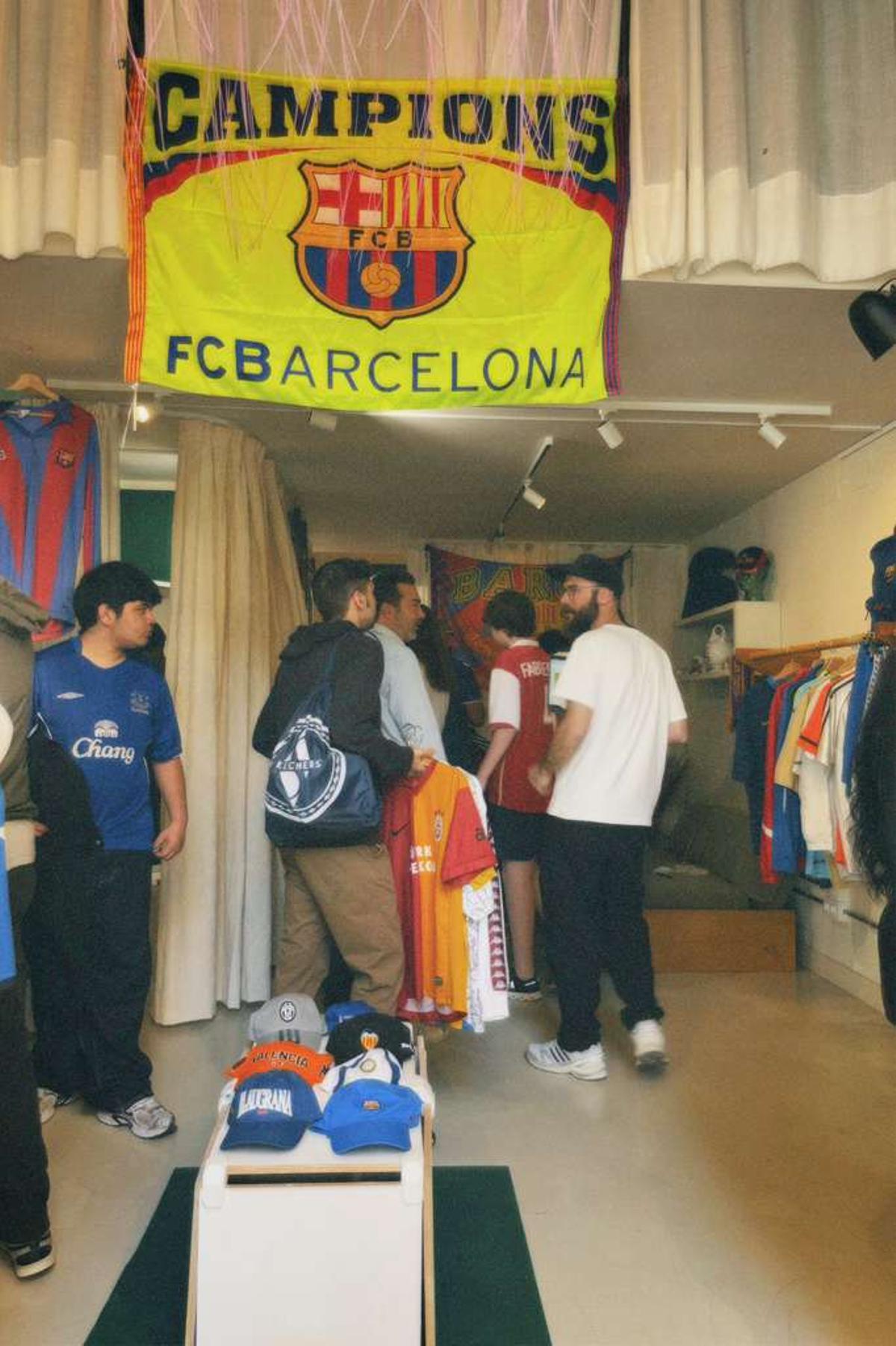 Así transcurrió el pop-up de El Born de camisetas vintage