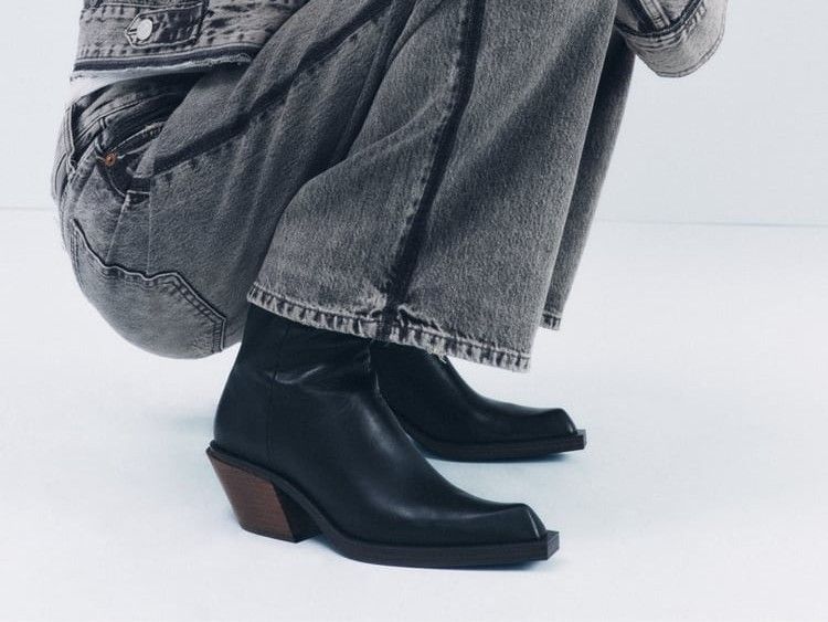 Los botines negros se han convertido en un imprescindible en el armario de cualquier amante de la moda.