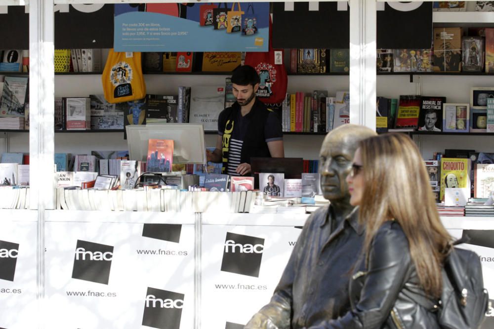 La fiesta de las letras de la ciudad, la Feria del Libro de Málaga que se ha desarrollado los últimos días en la plaza de la Merced concluye con los mejores datos de los últimos años